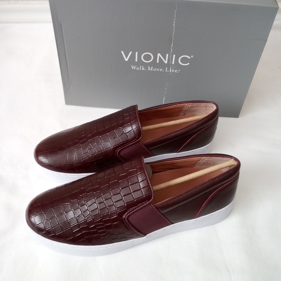 vionic demetra croc